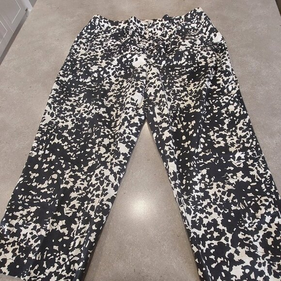 COLDWATER CREEK Women's Black and White Floral Capri Pants w/Pockets - Sz 12 - Picture 10 of 13